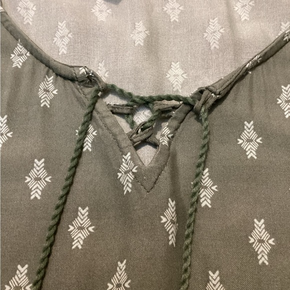 Women’s blouse casual size XS brand Mudd long sleeve color green floral - Picture 5 of 9